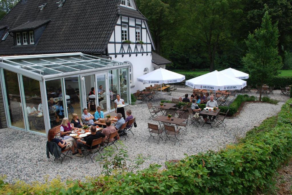 Отель Wildenburger Hof Friesenhagen Экстерьер фото
