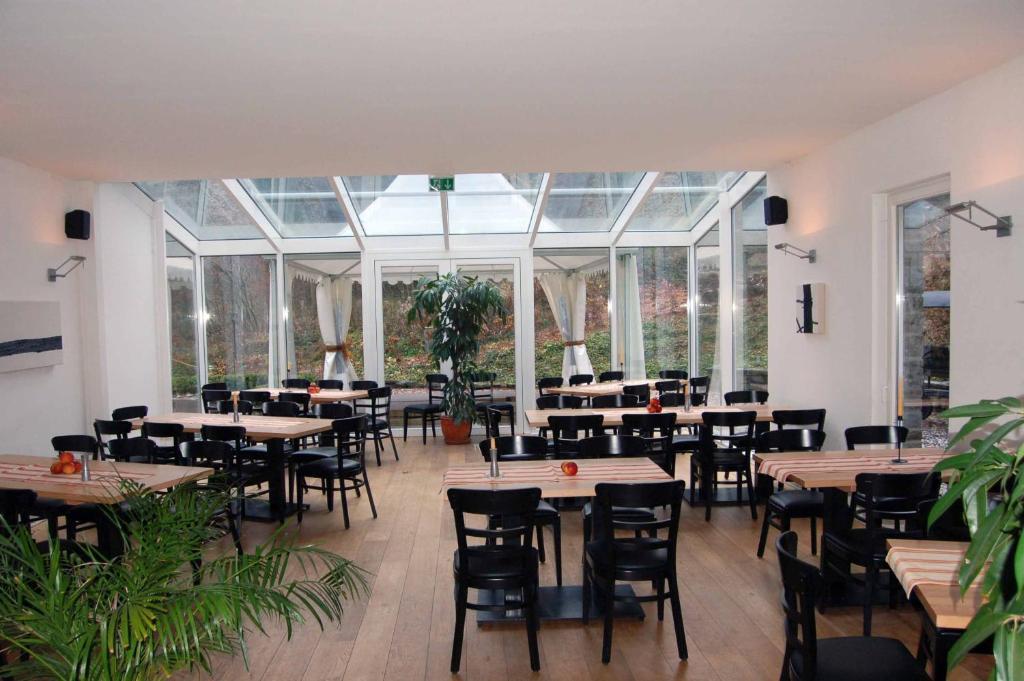 Отель Wildenburger Hof Friesenhagen Экстерьер фото